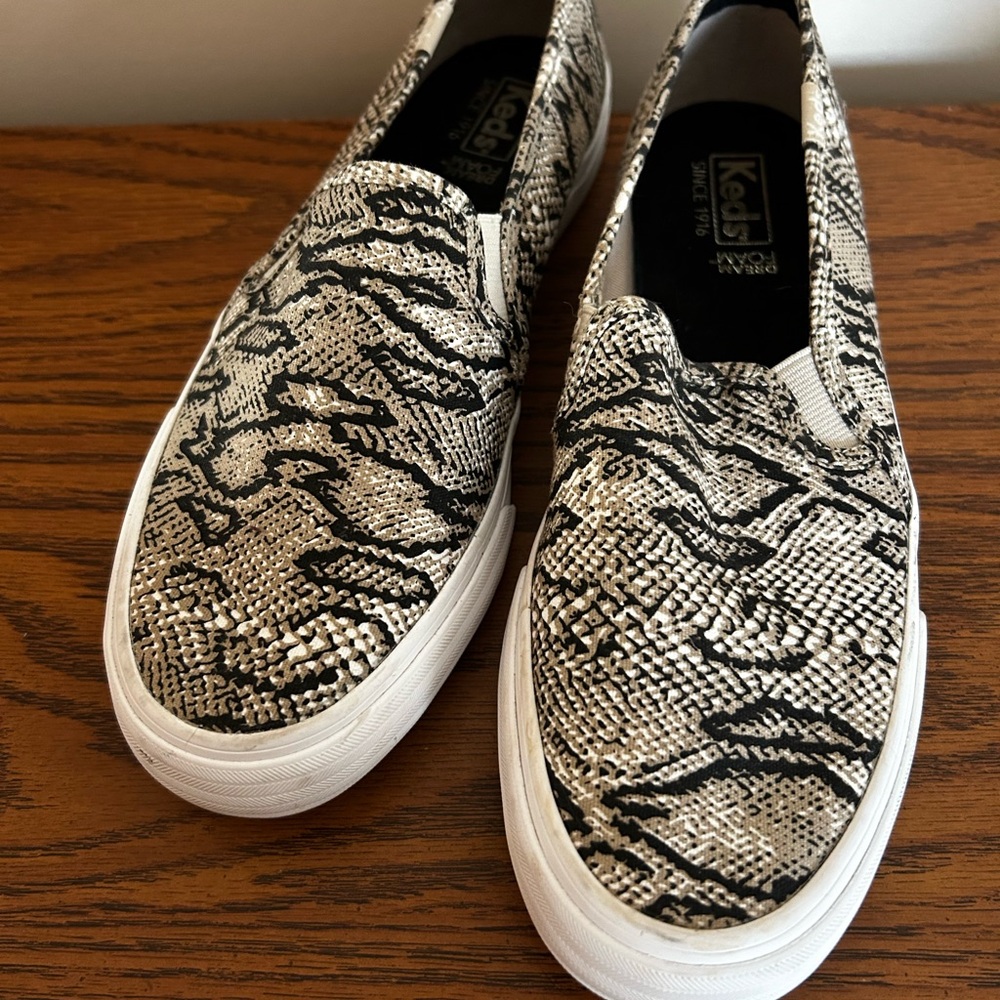 New Woman’s Keds Dream Foam Double Decker Snake Skin Print Sneakers Size 7